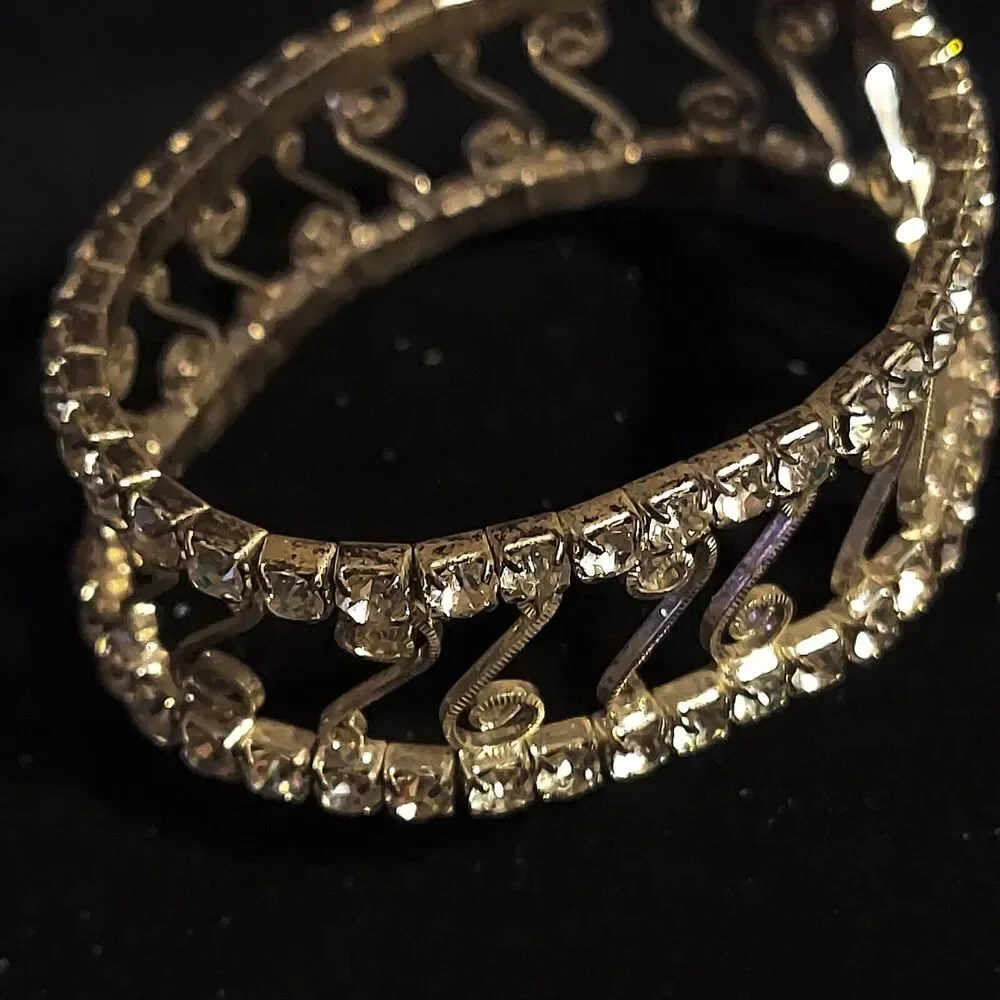 Rhinestone Wire Frame Stretch Bracelet Silvertone